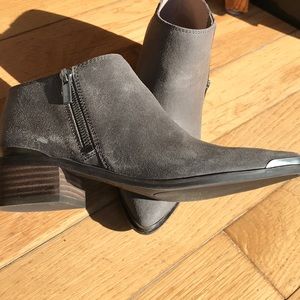 Lucky brand, Storm grey ankle boots with zipper